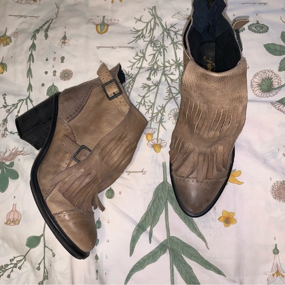 Free People Kiltie Tan Circle Back Heel Booties 7.5 - Picture 4 of 12